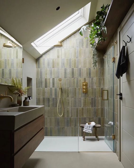 The 35 Greatest "Skylight" Bathroom Designs to Lower Humidity and Brighten the Area