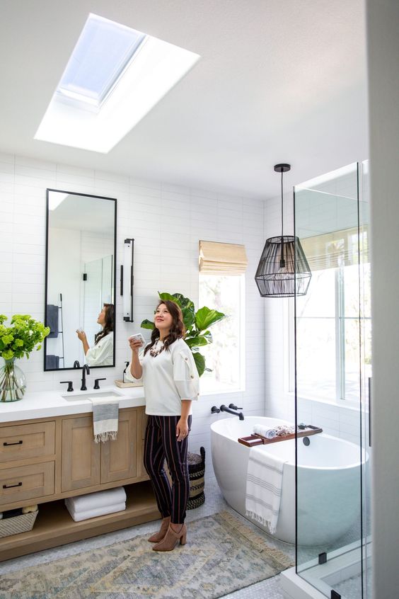 The 35 Greatest "Skylight" Bathroom Designs to Lower Humidity and Brighten the Area