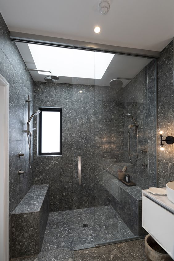 The 35 Greatest "Skylight" Bathroom Designs to Lower Humidity and Brighten the Area