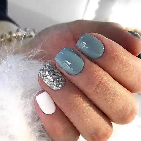 Achieve the Perfect Manicure with Chrome Nails!