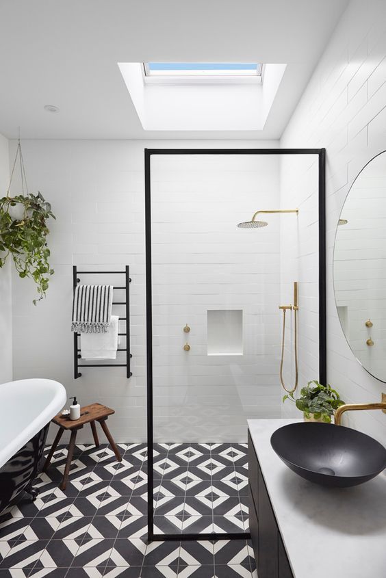 The 35 Greatest "Skylight" Bathroom Designs to Lower Humidity and Brighten the Area