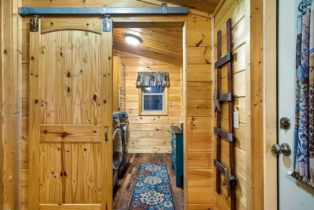 A charming tiny home perfect for lovers to enjoy