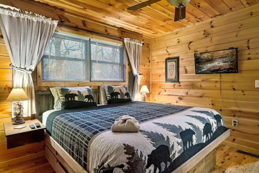 A charming tiny home perfect for lovers to enjoy