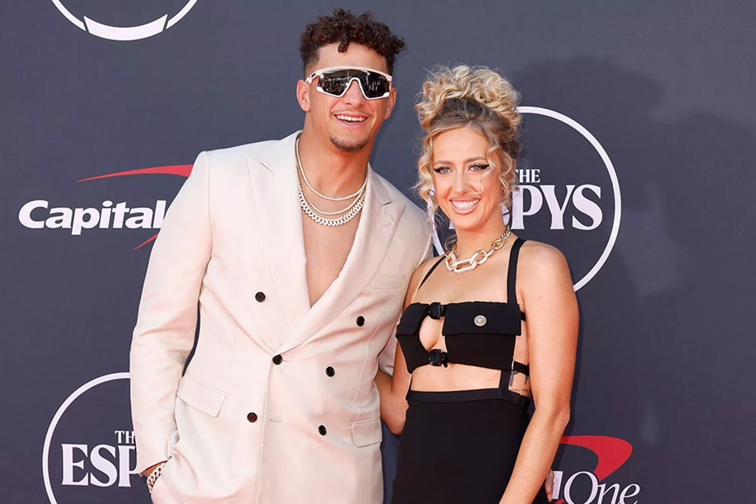 HOLLYWOOD, CALIFORNIA - JULY 12: (L-R) Patrick Mahoмes and Brittany Mahoмes attend The 2023 ESPY Awards at DolƄy Theatre on July 12, 2023 in Hollywood, California