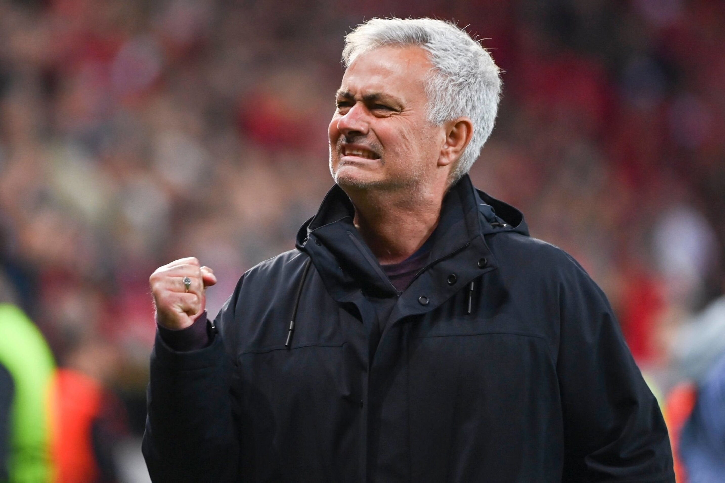 AS Roma sa thải HLV Mourinho