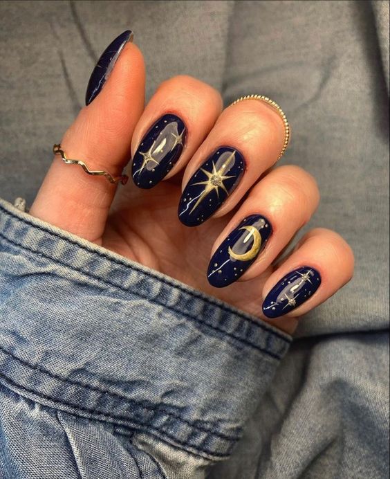 15 Stylish Short Blue New Year's Nail Ideas for 2024