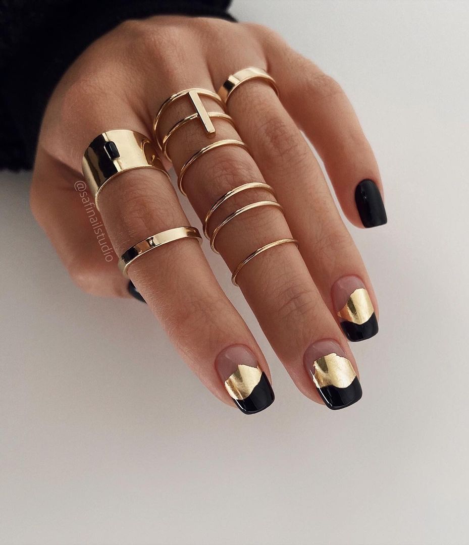 Cute short black and gold nails