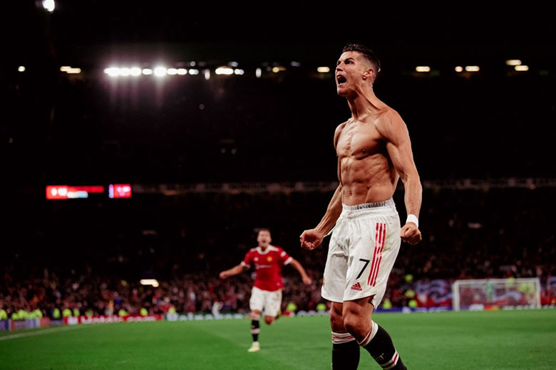 Giải mã căn buồng bí ẩn Cristiano Ronaldo luôn sử dụng sau khi tắm: Chìa  khoá giúp cầu thủ đắt giá nhất thế giới "cải lão hoàn đồng", sung mãn ở tuổi