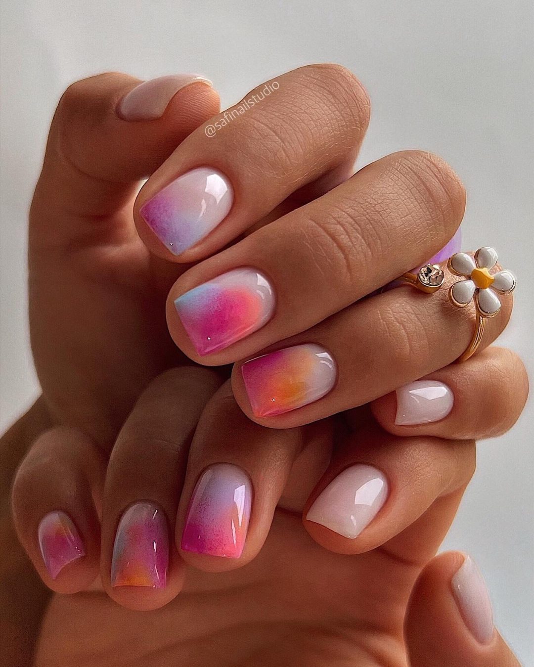 Short colorful aura nails for summer.