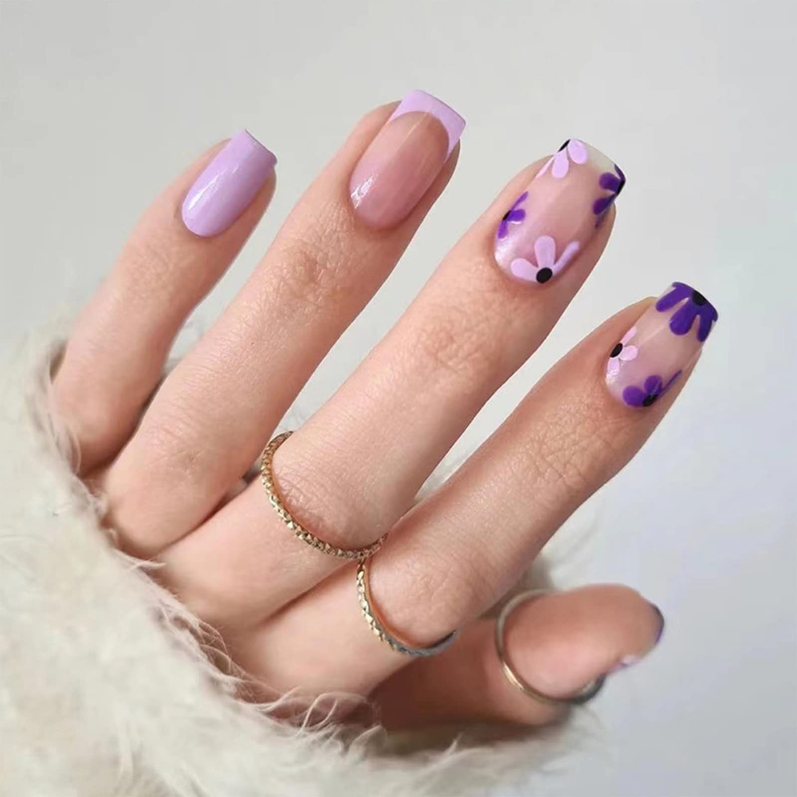 Amazon.com SINHOT Uñas postizas cortas cuadradas con punta francesa brillante, con pegamento, flores moradas naturales, cobertura completa, uñas acrílicas cuadradas con diseño para mujeres y niñas, unidades Belleza y Cuidado