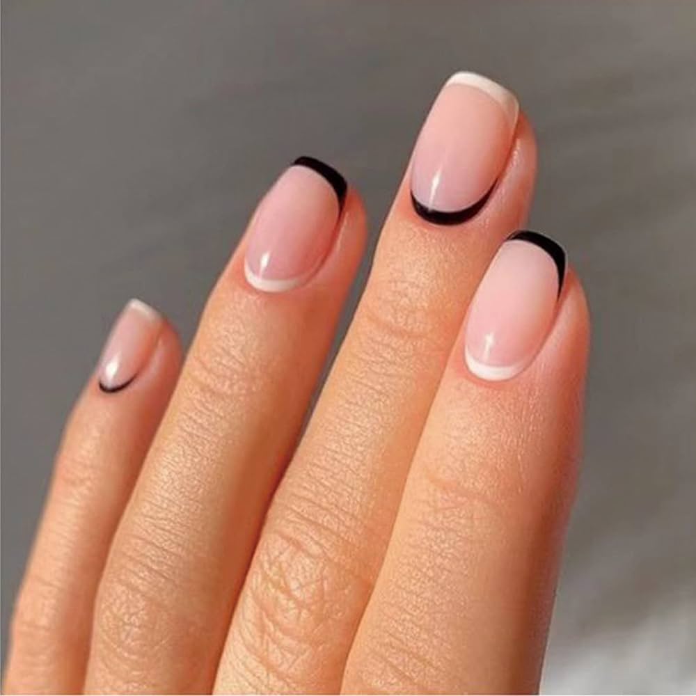 Amazon.com MISUD Uñas postizas cuadradas a presión, uñas postizas cortas con pegamento brillante, uñas cuadradas blancas y negras, uñas acrílicas de punta francesa color nude con diseño, unidades Belleza y