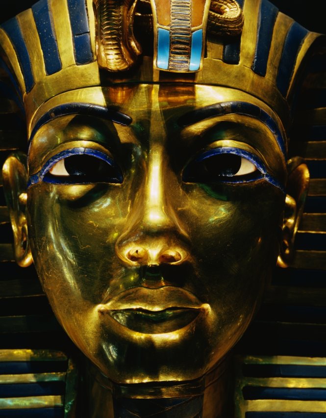 Chiếc mặt nạ nổi tiếng được táng theo vua Tutankhamun - Ảnh: CNET