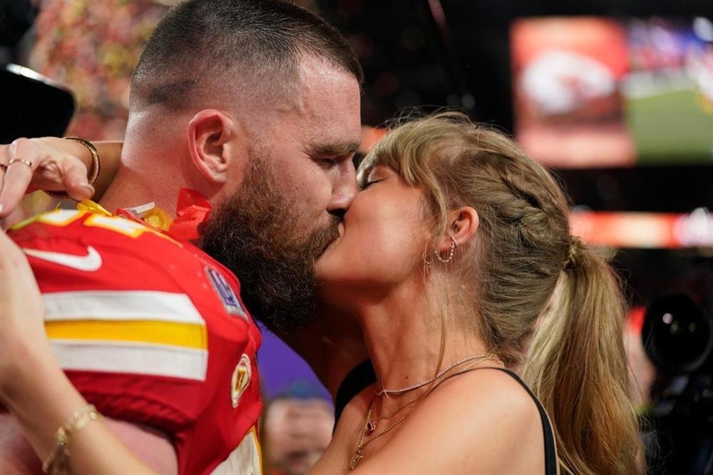 Yêu Taylor Swift chưa được 1 năm, Travis Kelce tiêu 8 triệu USD tình phí-2