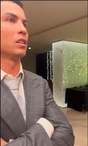 Cristiano Ronaldo delights a renowned singer on his mother’s birthday by presenting a gift worth £65,000. S-News