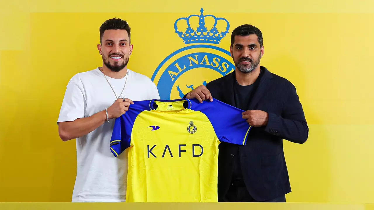 Alex Telles joins Al Nassr for a reunion with Cristiano Ronaldo | Football News - Times of India