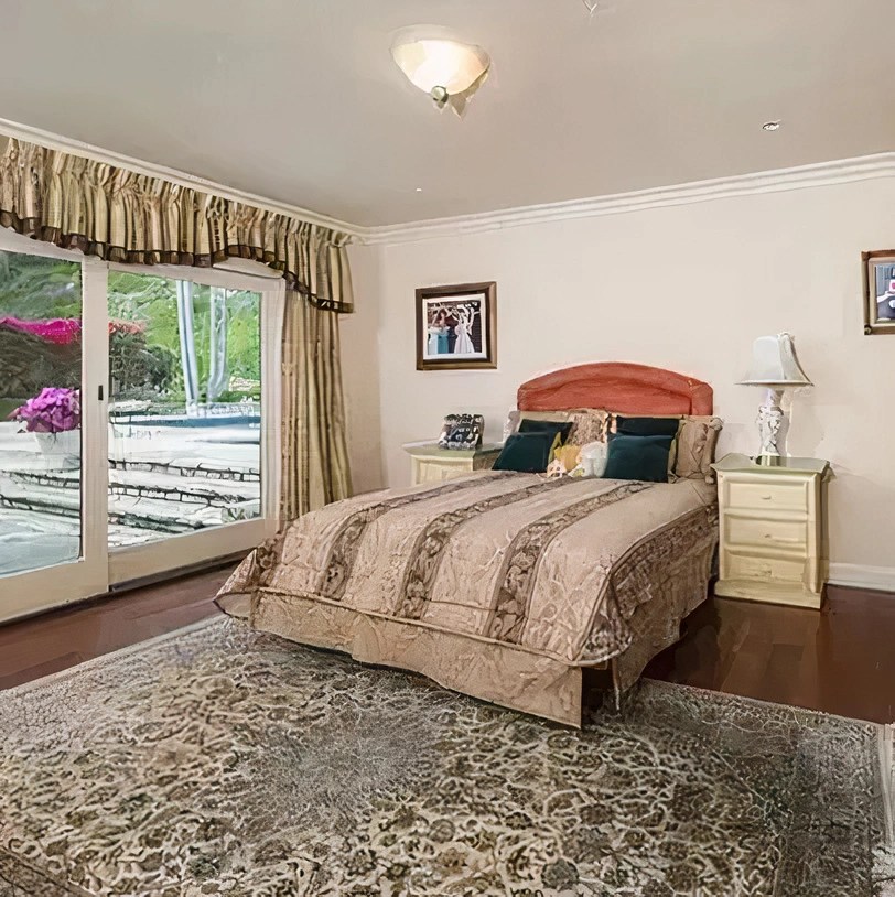 Bedroom in Taylor Swift's Beverly Hills Home