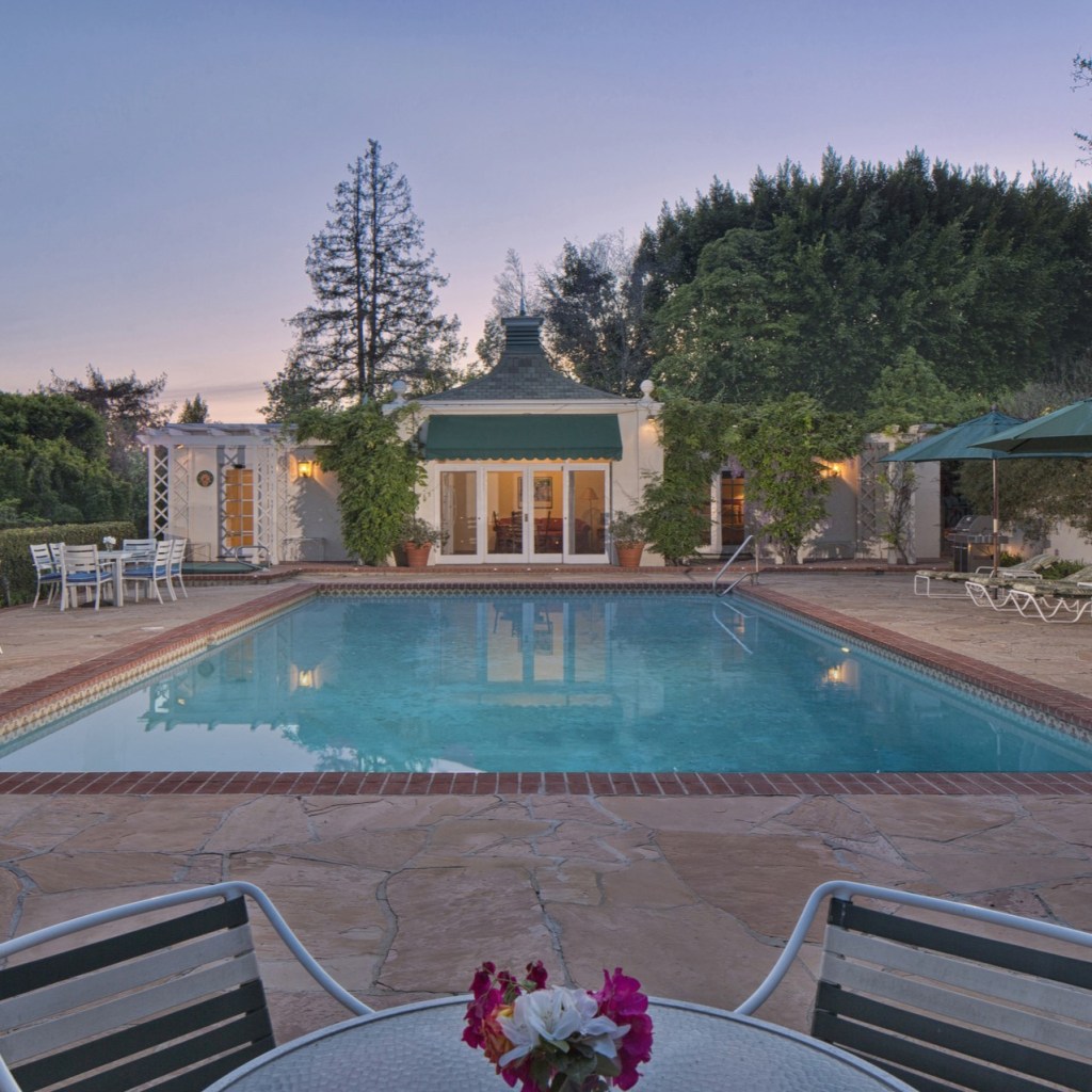 Pool in Taylor Swift's Beverly Hills Home