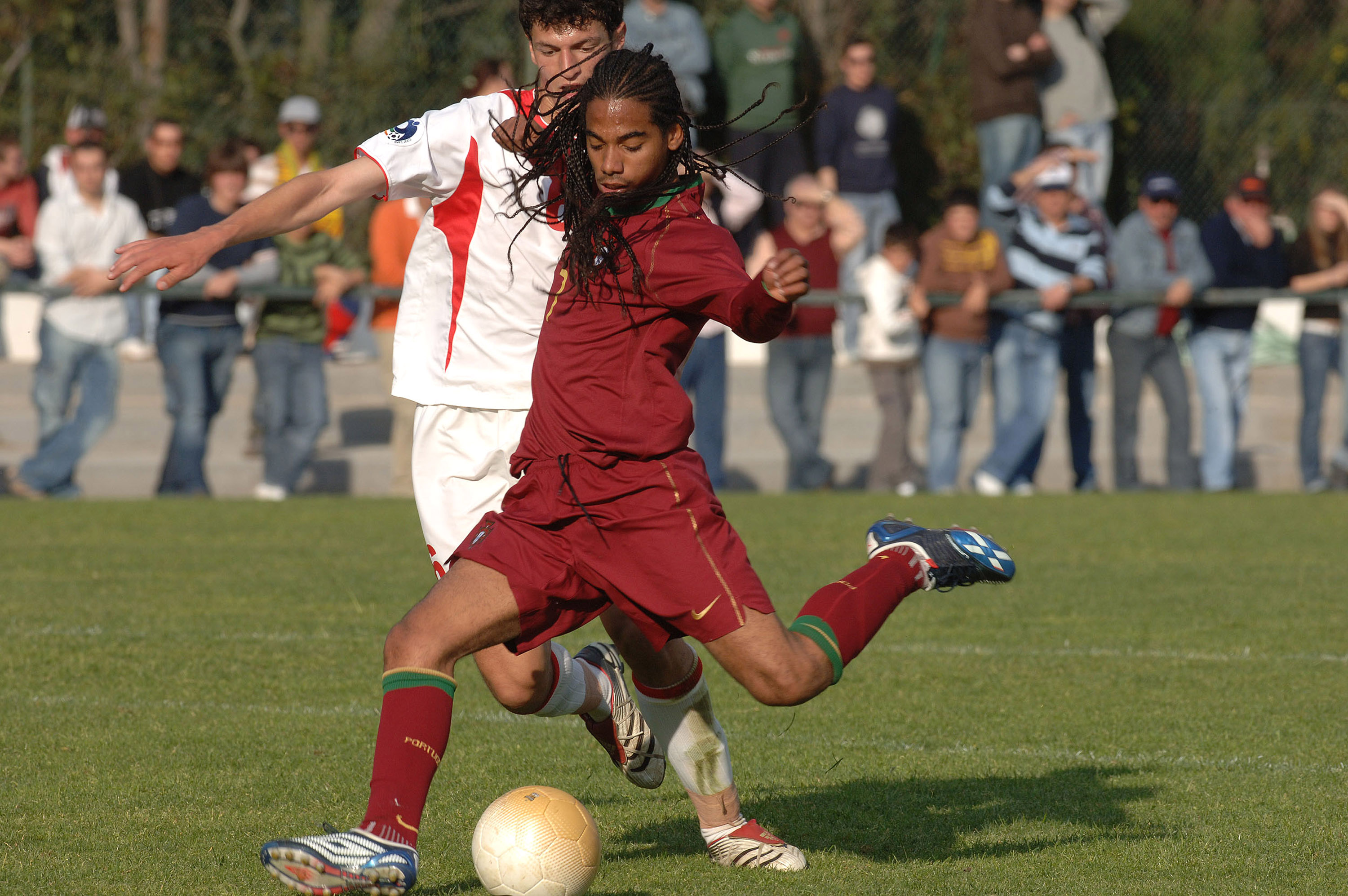 Paim compared himself to a small Ronaldinho but never made a senior appearance for Sporting or Portugal