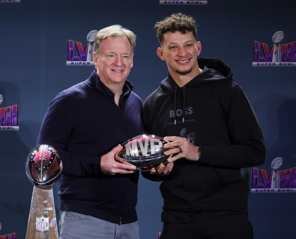 Everyone Noticed Something Strange Going On With Patrick Mahomes’ Black Diamond Necklaces During Mavericks-Thunder Playoff Game