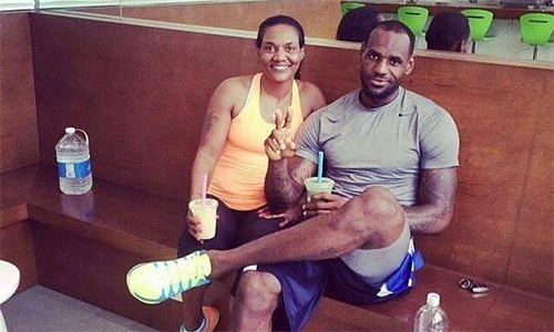 LeBron James và người cha giang hồ không bao giờ được thừa nhận - VnExpress  Thể thao