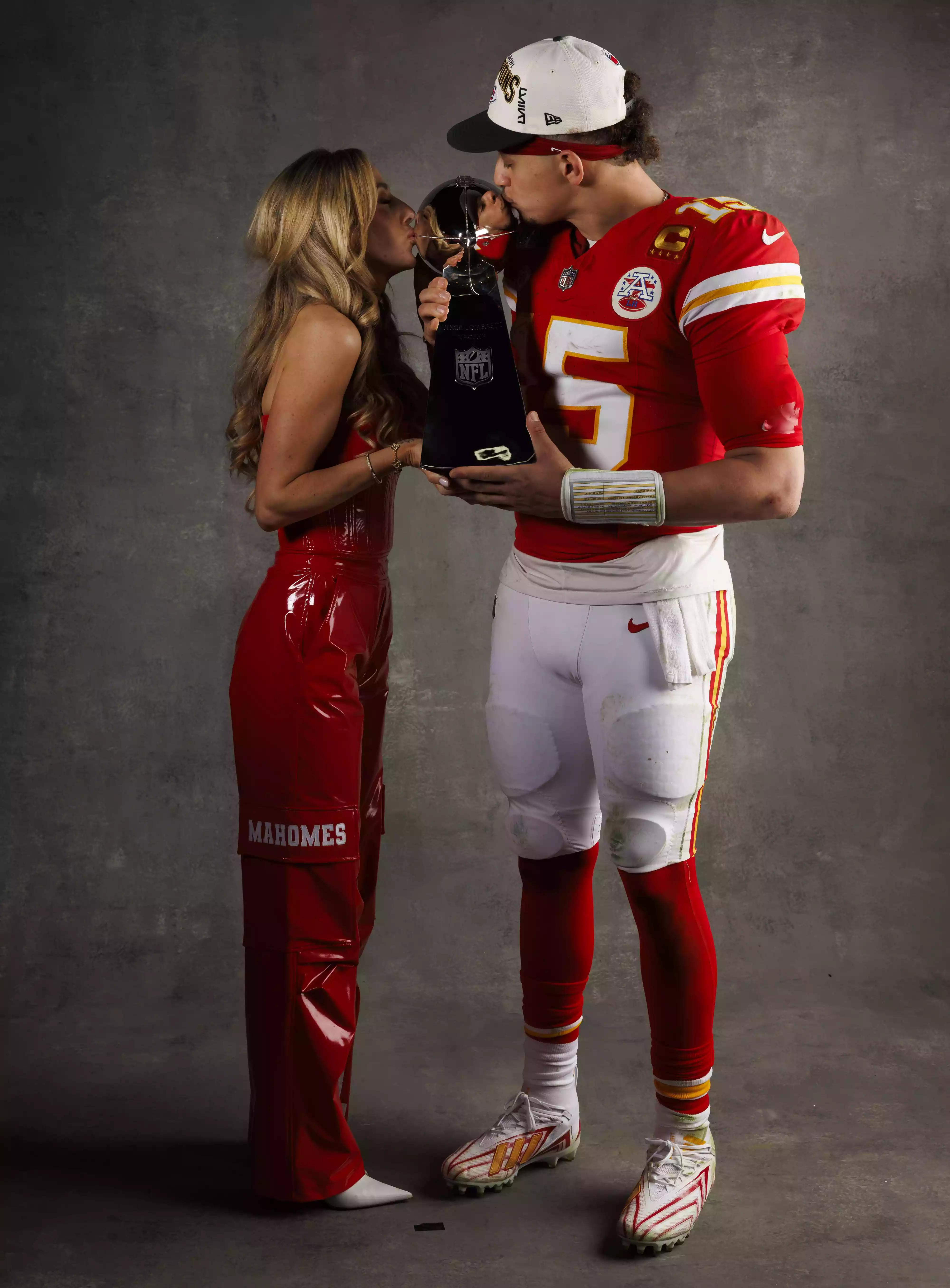 Patrick and Brittany Mahomes Vince Lombardi Trophy Super bowl las vegas 02 11 24