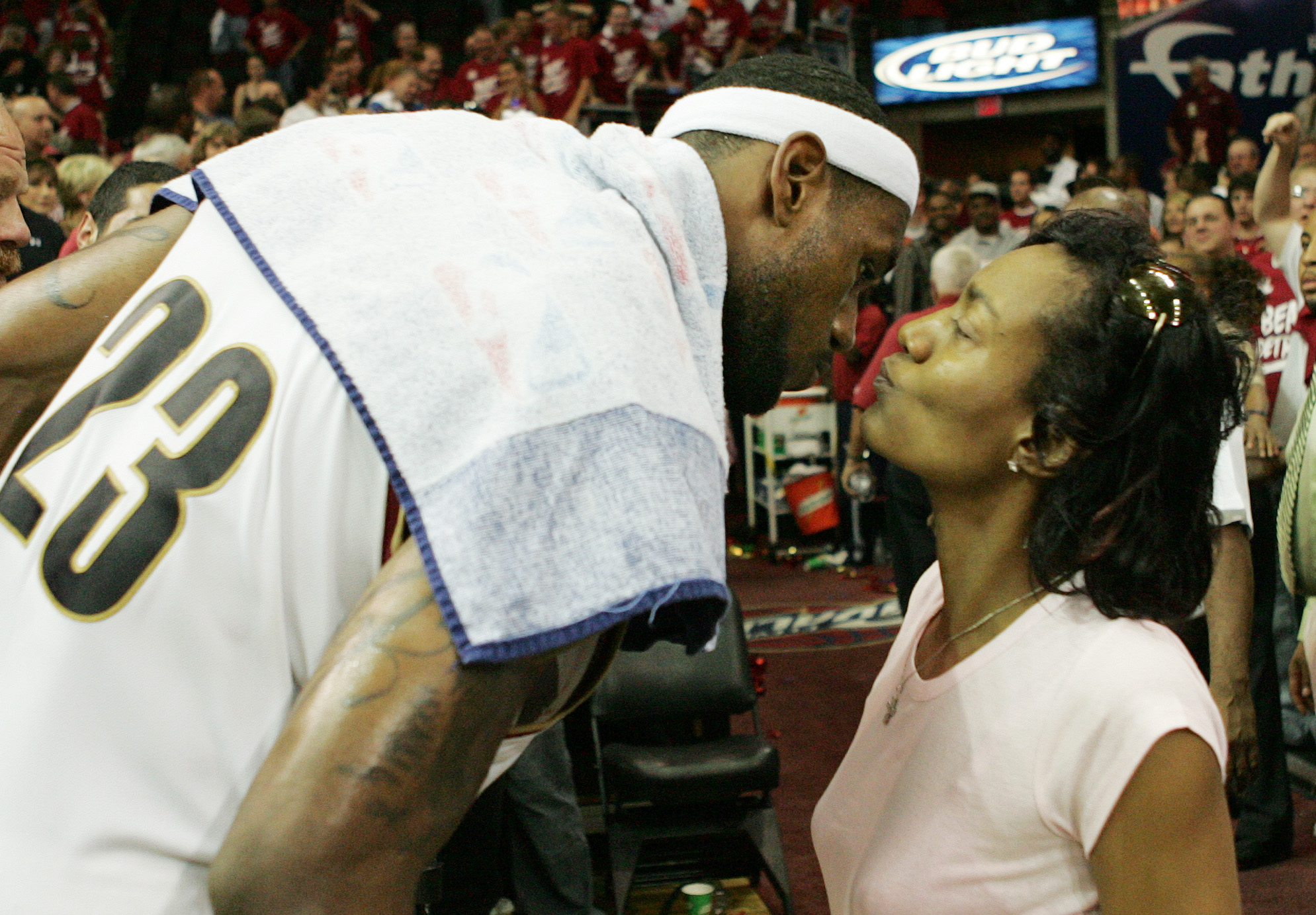 Cleveland Cavaliers LeBron James gives a kiss to his mother Gloria as he leaves the court after the Cavs beat the Detroit Pistons 91-87 during game four of the Eastern Conference finals May 29, 2007 at Quicken Loans Arena in Cleveland, Ohio.  The Cavs won the game, 91-87, to tie the series at two.   (John Kuntz/The Plain Dealer)