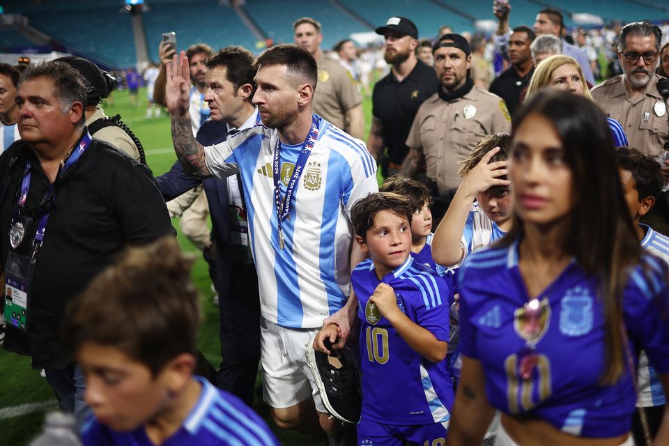 Messi happily shared the moment with his wife and children and the Copa America 2024 silver trophy – Knowingdaily