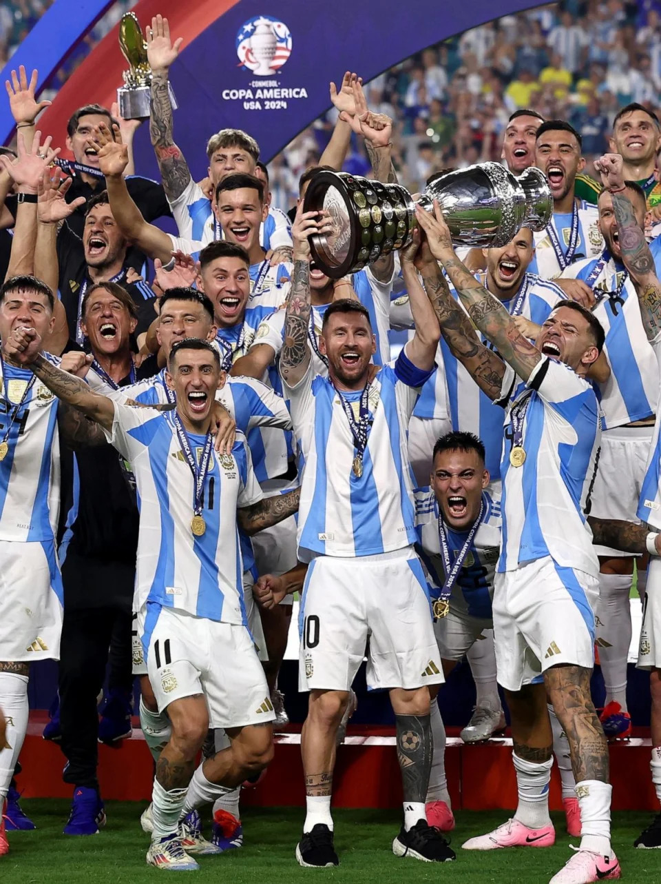 Messi happily shared the moment with his wife and children and the Copa America 2024 silver trophy – Knowingdaily