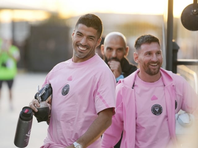 Luis Suarez chi 12 triệu USD để sống gần Lionel Messi