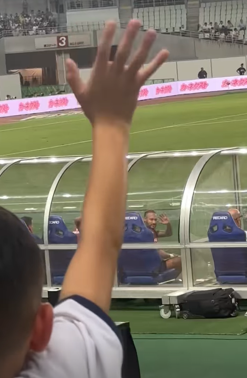 They also had a wave from PSG star Neymar